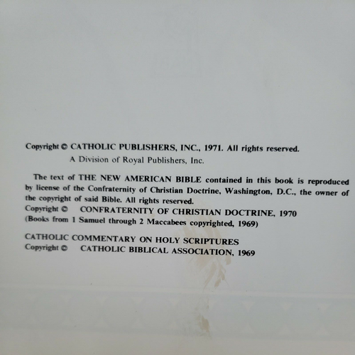 New American Bible (NAB) Black and Gold Oversized Holy Bible 1971 Omega - Foto 7 di 12
