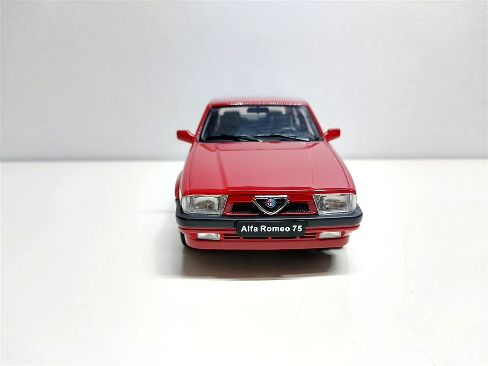 Alfa Romeo 75 Rosso del 1991 - 1/18 Triple9 - Immagine 2 di 4