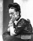FRIDA KAHLO MEXICAN PAINTER - 8X10 PHOTO (MW779)