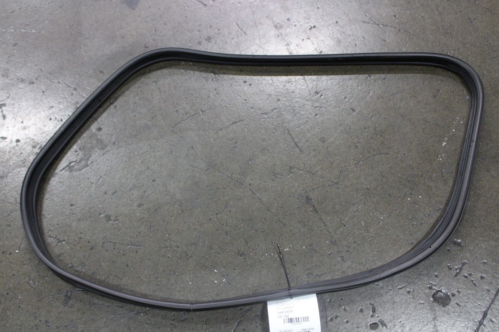 Ferrari 599 GTB, Trunk Gasket, Used, P/N 68579500