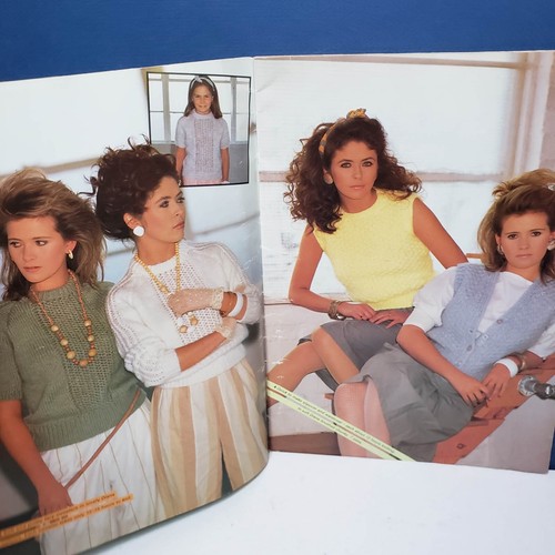 PATONS HURRY KNITS The Romantic Look Women's Girls Sweaters 1983 BEEHIVE 252 - Picture 3 of 10