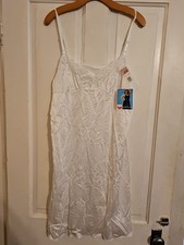 NWT VASSARETTE Sz 42 26" white ice Nylon full slip dress/night gown lace