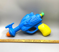 Squirt Ray Gun Pistol Space Rockets Eagle 1950's era Look Blue Plastic Toy