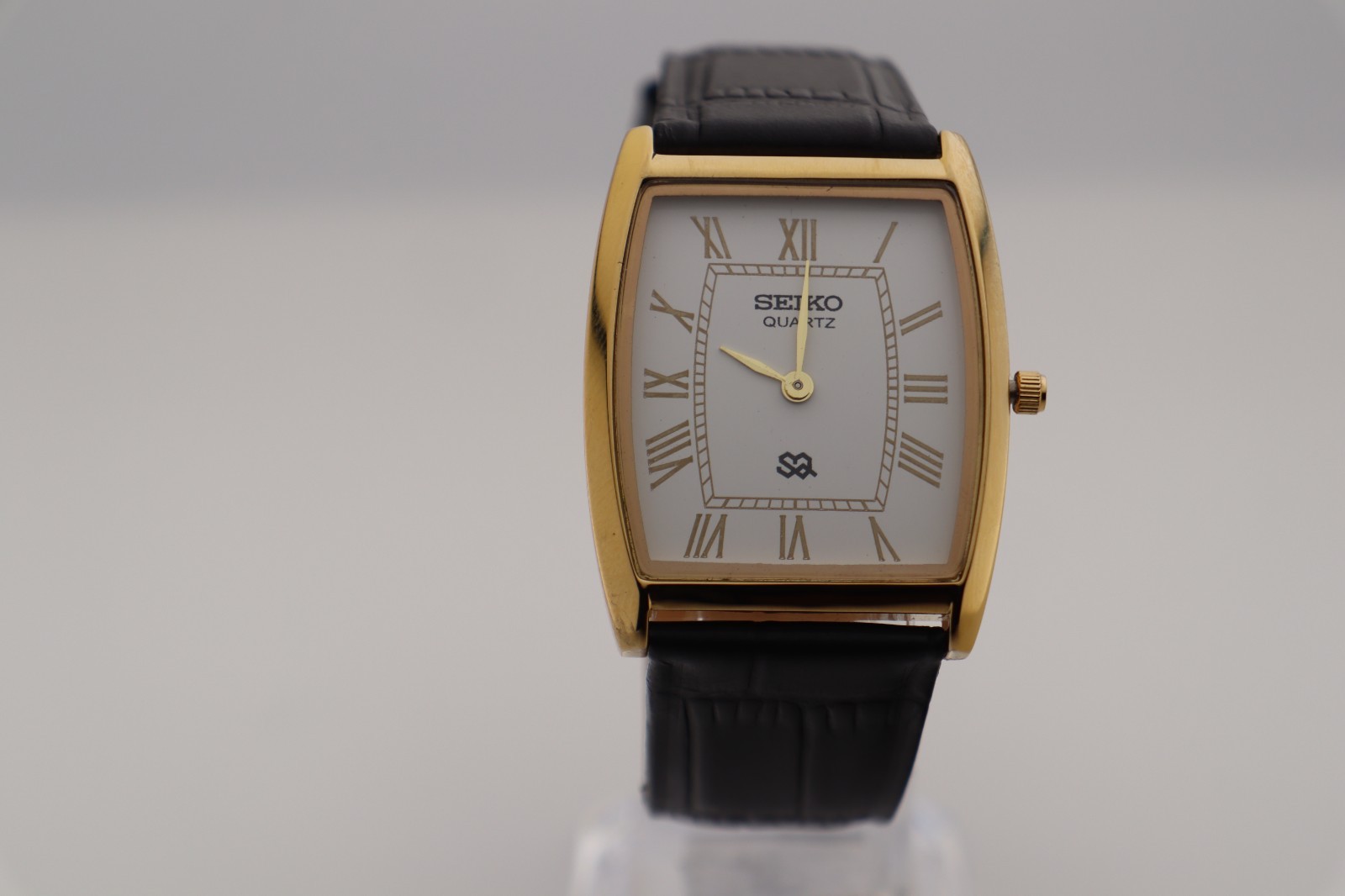 Vintage Seiko Barrel-Tank Quartz White Dial Men's Wrist Watch with Black Strap