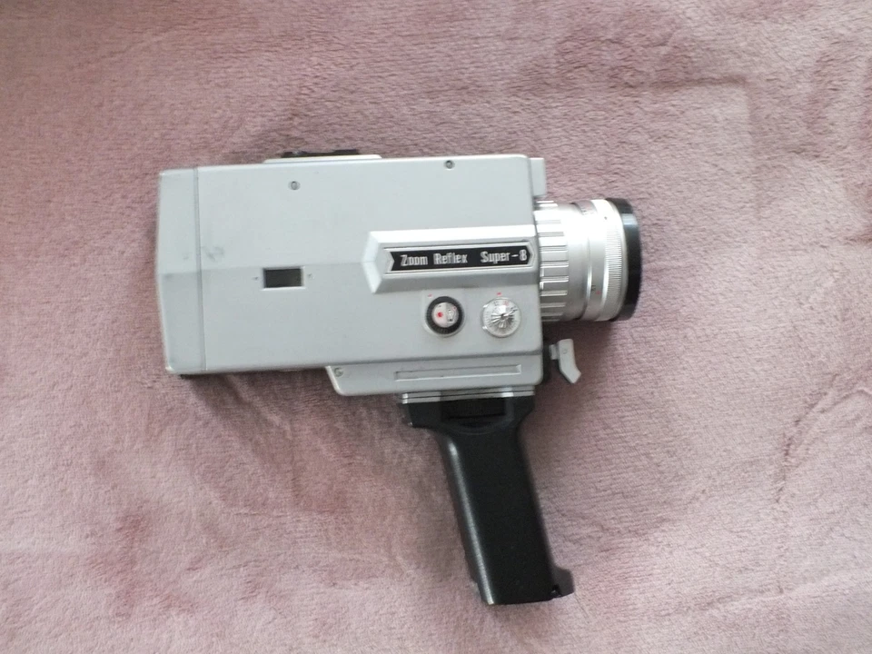 Kamera Super 8 Filmformat - UNIVERSA 4000 SL - ZOOM REFLEX mit Tasche. - Bild 4 von 4