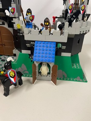 LEGO Castle: Royal Knight's Castle (6090) - all pieces and