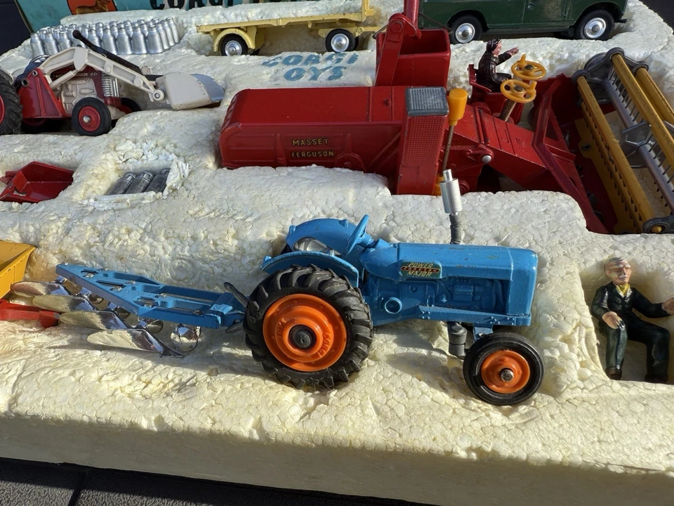 Corgi Gift Set 22 Farming Models In Original Box - Signed By Marcel R. Cleemput — 第 4/4 张图片