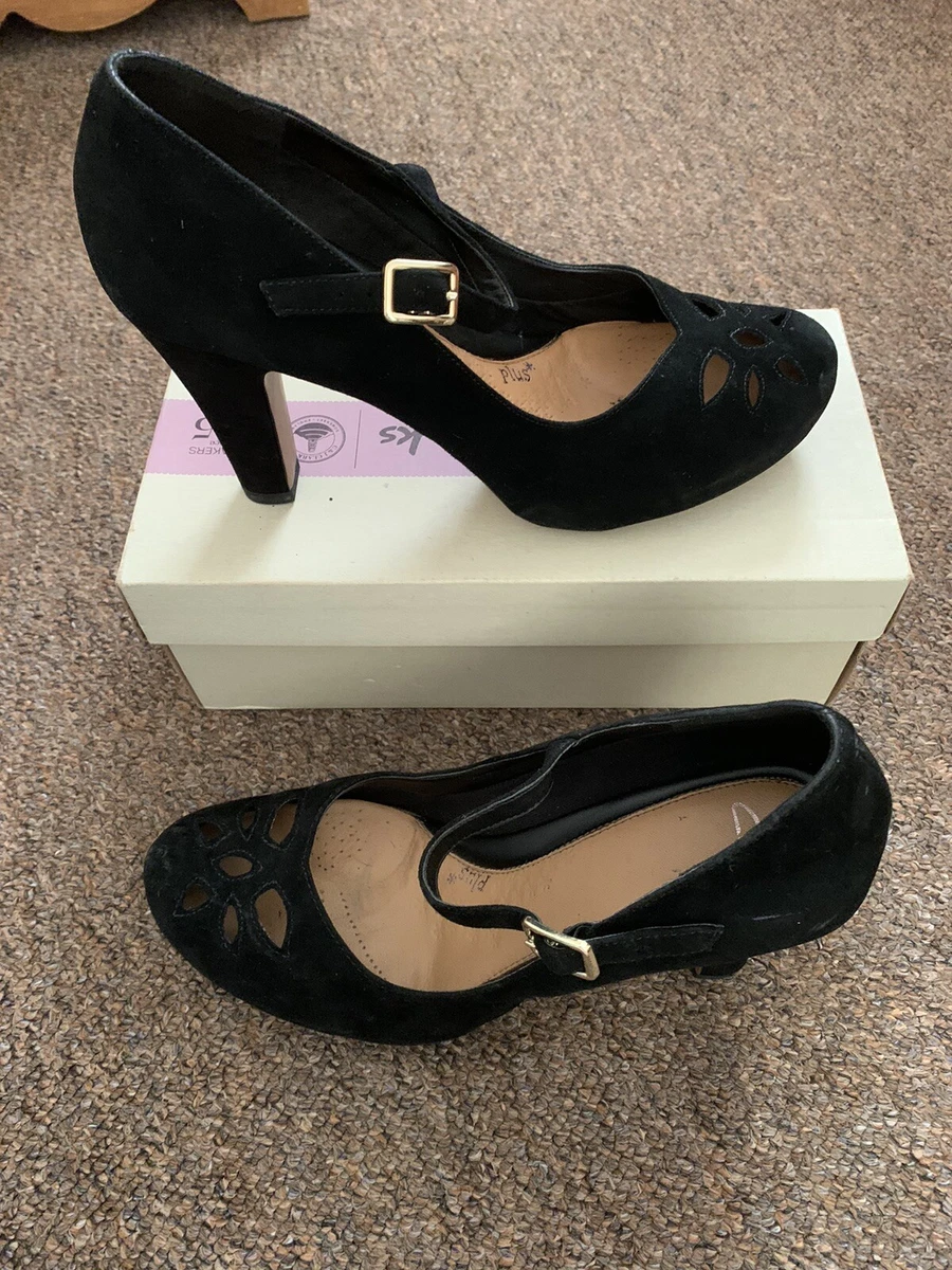 Clarks Ladies Black Suede Court Shoes Size Size 7 D vintage Vibes