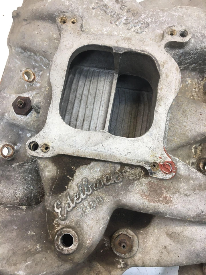 Colector de admisión PONTIAC TAMAÑO COMPLETO 68 69 70 Foto 2 de 4