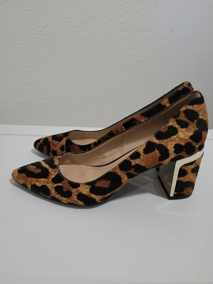 Zapatos de salón DKNY para mujer de cuero con tacón grueso punta superior de cuero. Talla 7M Foto 3 de 4