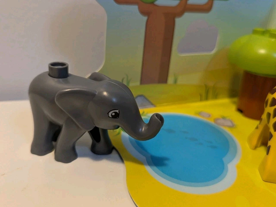 Lego DUPLO: African Watering Hole Giraffe Elephant  - Image 3 of 4