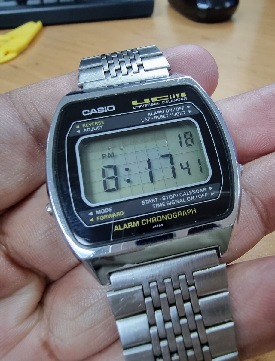 Vintage Casio 79QS-39 Universal Calendar Digital Watch Rare Vintage Casio 79QS-39 Universal Calendar Digital Watch Rare