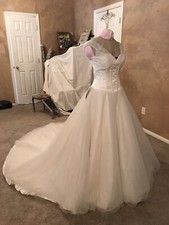 Beautiful Winnie Couture Wedding Dress Size 10, NWT, Style No. 8772 Ivory
