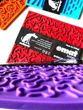 SodaPup Bones Design Lick Mat Hundespielzeug Soda pup purple lila red rot 20cm
