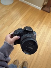 Canon EOS Rebel T7 DSLR Camera w/ 2 Lenses  Charger   Excellent Condition