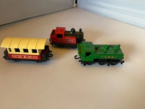 Vintage  Matchbox 0-4-0 Steam Loco 1978 Superfast Train Red w/  Passenger Car