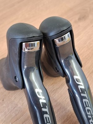 Shimano Ultegra Di2 ST-6770 Shifters Dual Control Levers 2x10
