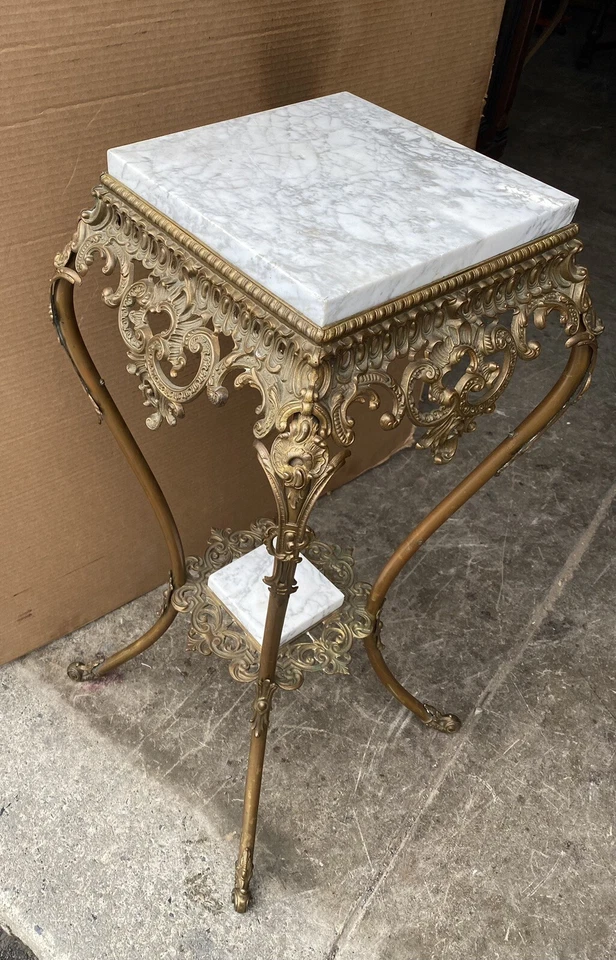 MESA VICTORIANA DE LATÓN Y MÁRMOL Foto 2 de 4