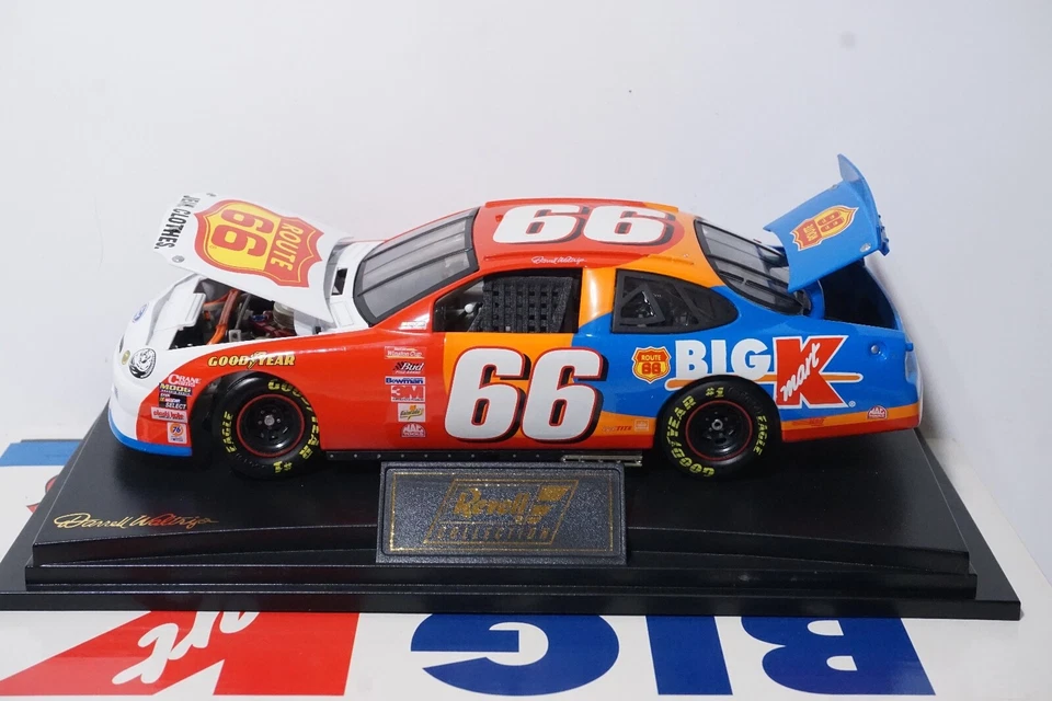 Ford Taurus #66 Darrell Waltrip Route 66 / K-Mart Revell 1:24 Diecast (1999) Foto 2 de 4