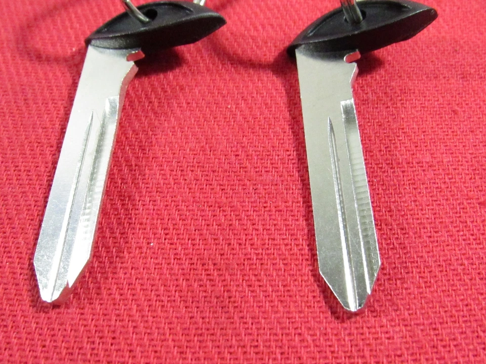 Llave de entrada de puerta de emergencia Dodge Ram Chrysler Jeep en blanco sin cortar 2 piezas nuevo OEM MOPAR Foto 4 de 4