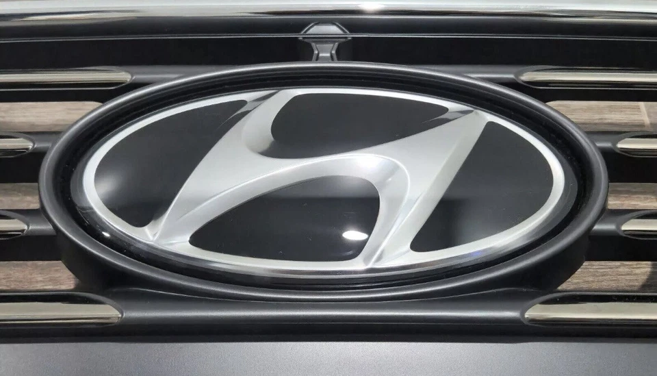 NEW OEM 86310 G8100 Front Bumper Grille Emblem for Hyundai Sonata 2018-2019 - Image 4 of 4