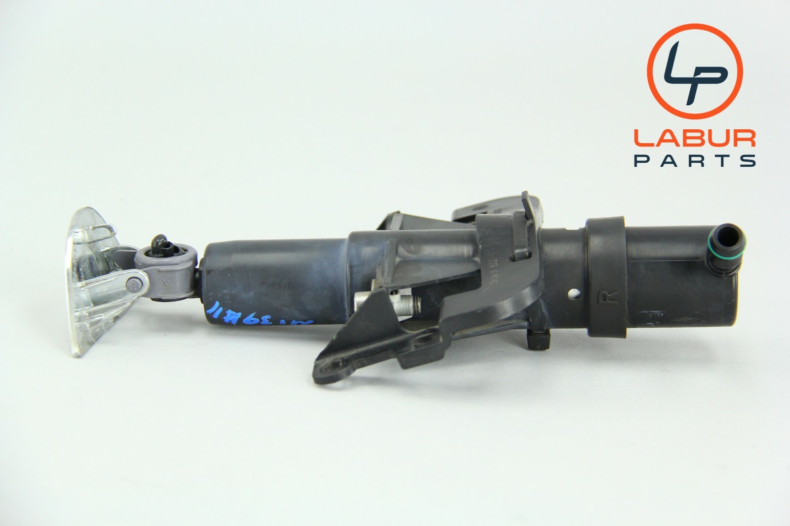 M139 03-08 Maserati Quattroporte Front Right Headlight Washer Nozzle Jet B084
