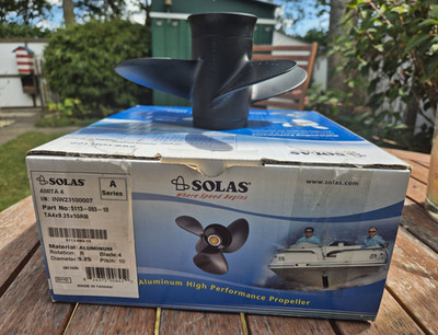 Solas Amita 4 4-Blatt Bootpropeller Alu schwarz 9,25'' rechts 5113-093-10