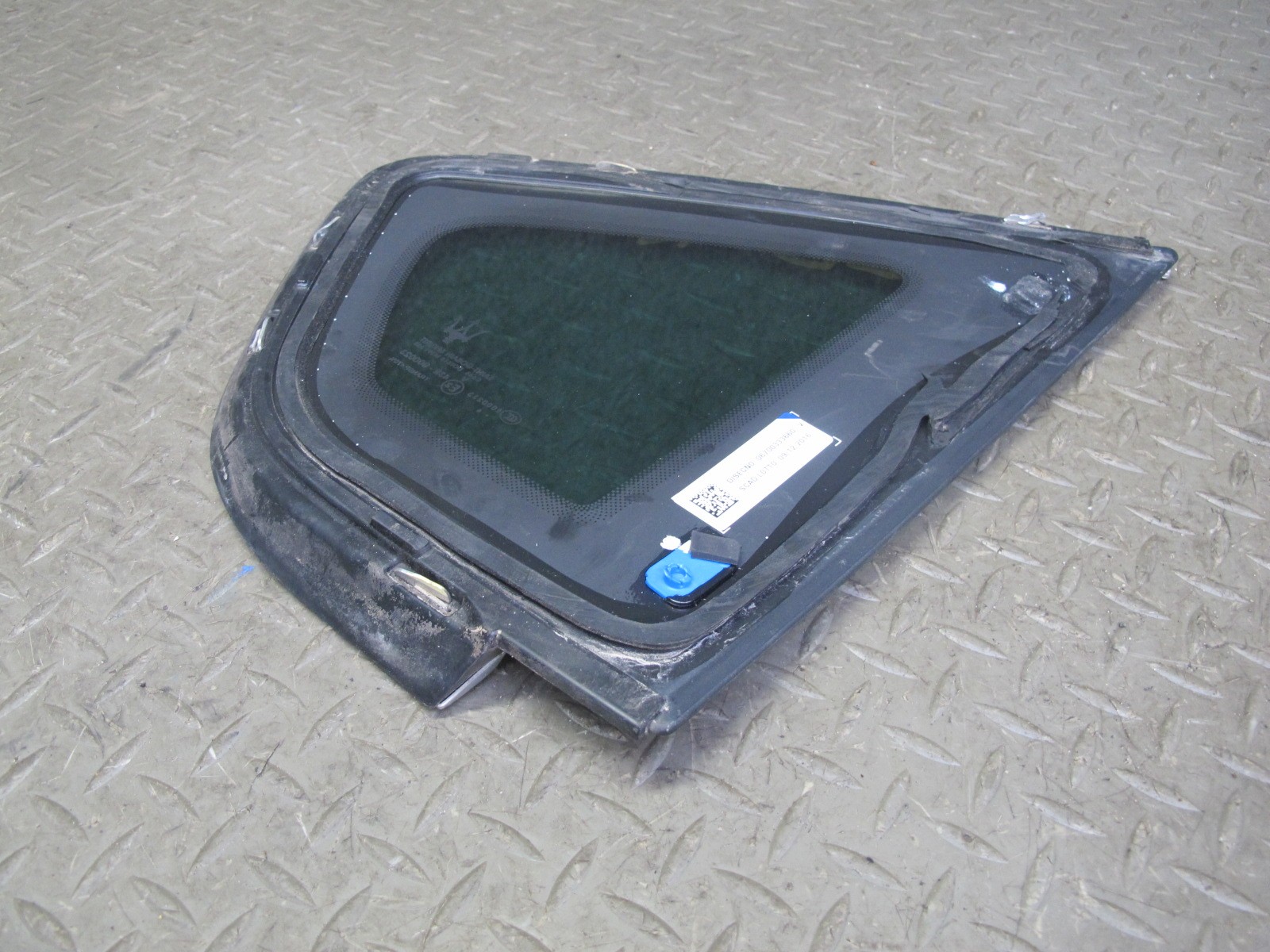 2017-2020 MASERATI LEVANTE M161 REAR LEFT SIDE QUARTER CORNER GLASS WINDOW