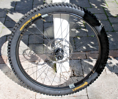 MTB Vorderrad 27,5 Synthesis QR + Continental Kryptotal 2.4 + Formula 203mm