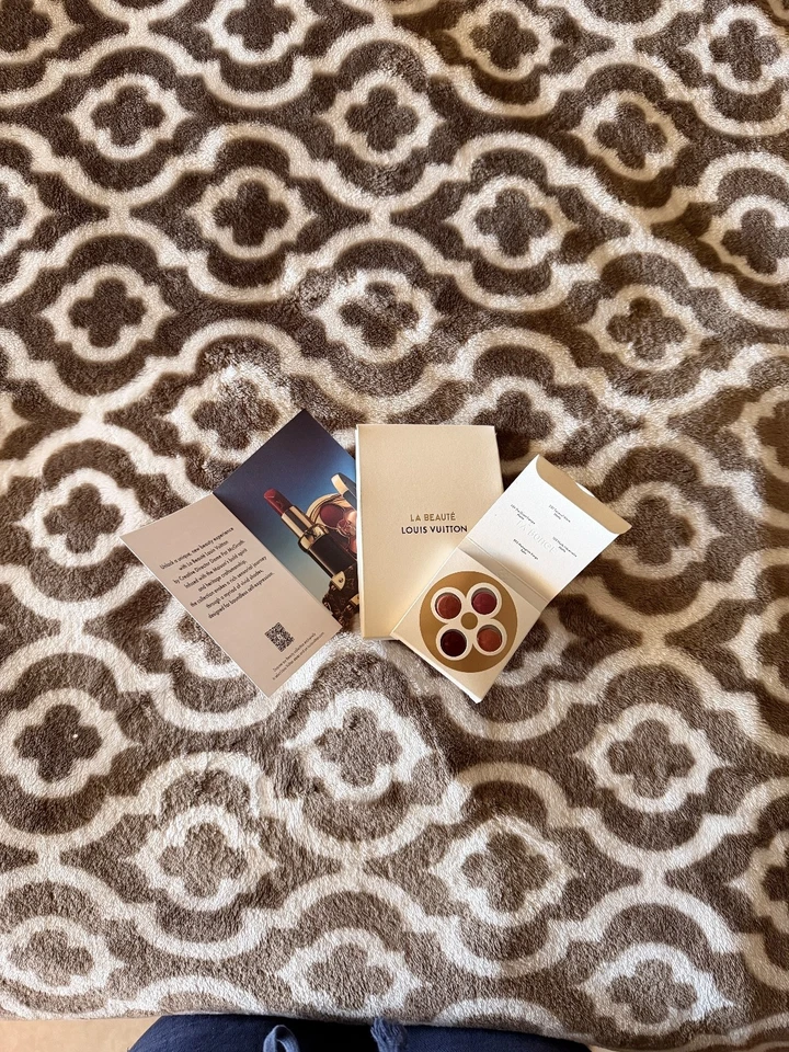 LOUIS VUITTON LIPSTICK SAMPLE 4 COLORS MONOGRAM SENSUAL WAVE NUDE GREAT ESCAPE - Image 2 of 4