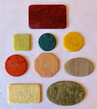 9 Vintage Casino Tokens Chips Plaques Pearlized Marbled $10 to $5000 CAJA?