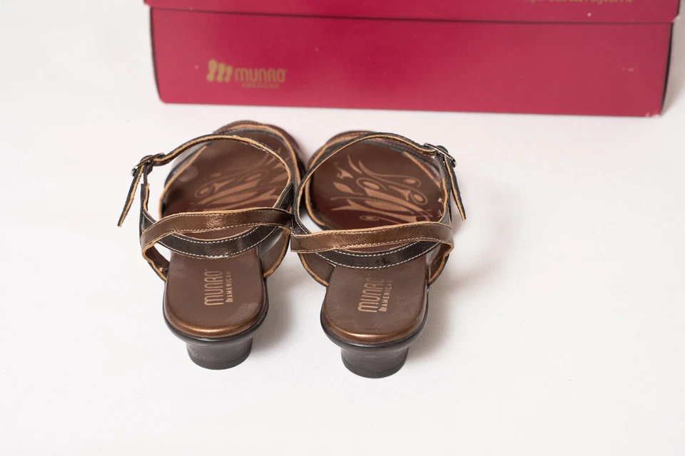 Sandalia Munro American Snake Piel Metálica Taupe Tirantes Tacón Bajo Marrón 8 Foto 4 de 4