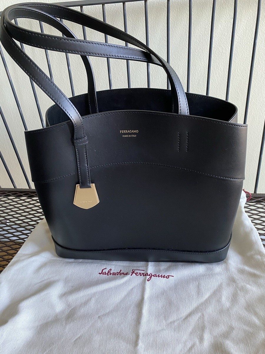 【SALVATORE FERRAGAMO】CHARMING TOTE BAG Ferragamo Charming Medium leather tote bag Salvatore Ferragamo