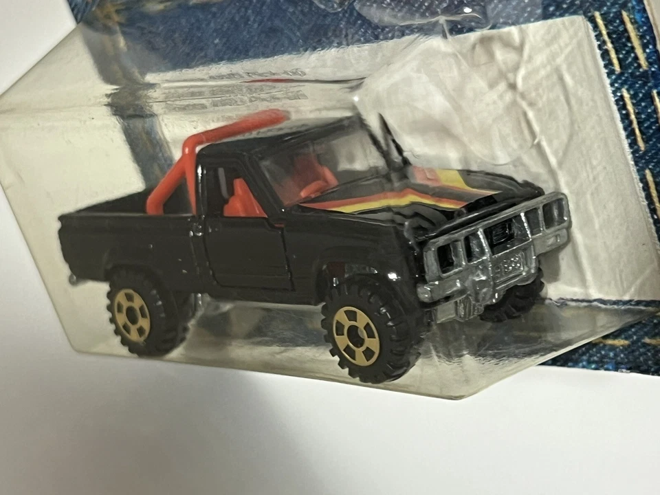 Coches de bolsillo Tomica Tomy No. nuevos en paquete Coche diecast camioneta Toyota Hilux 61 4x4 Foto 4 de 4