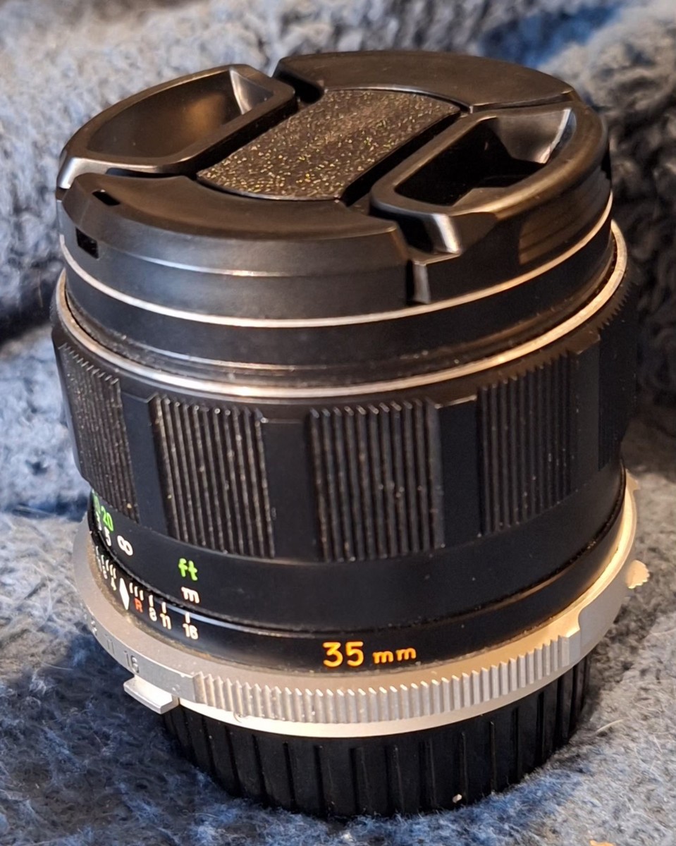 Minolta MC / W.Rokkor-HG 35mm f/2.8 Wide Angle Lens / Japan / Caps