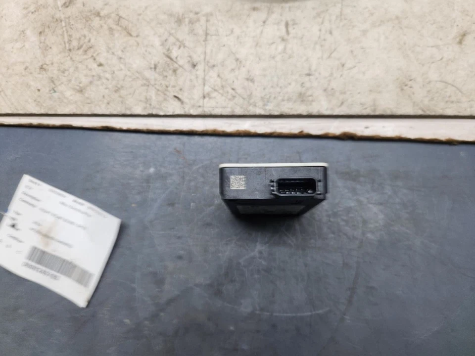 Sensor de punto ciego trasero Mercedes Clase S W222 usado OEM Foto 3 de 4