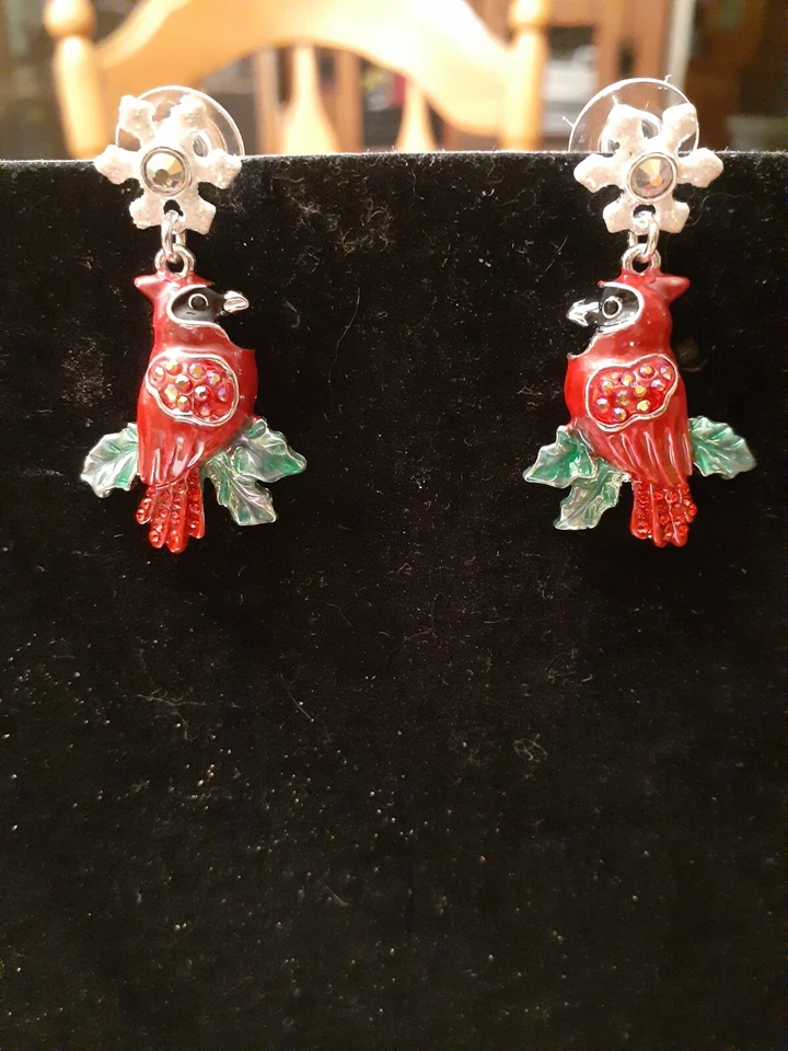 Pendientes Kirk's Folly Cardinal Love.  Silvertone. NUEVO EN CAJA 1 3/4" caída. Hermoso  Foto 2 de 2