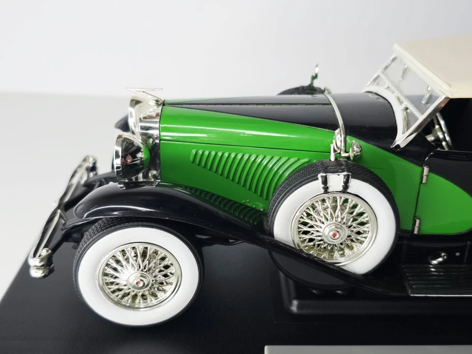 Signature Models - 1934 Duesenberg Green/Black - 1:18 Diecast - Image 4 of 4