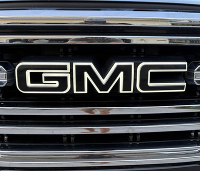2019-2026 GMC Sierra 1500 Illuminated Grille Emblem Amber & White LED Color