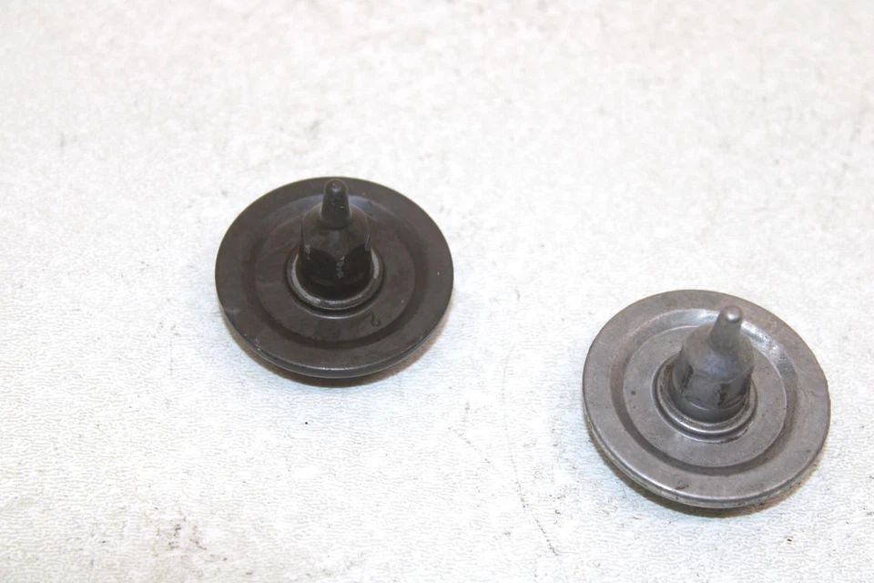 Par de tapas de válvula de escape Polaris OEM 5631152 Q968 Foto 2 de 4