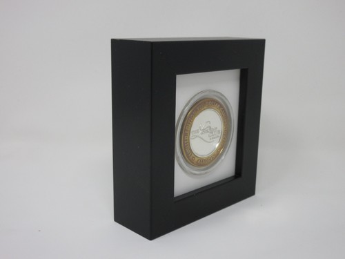 SILVER STRIKE CASINO COIN 43mm (NOT INCLUDED) SMALL DISPLAY FRAME - Picture 3 of 4