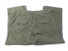 Atos Lombardini Size 42 (Medium 6)  Olive Green Cuffed Hem Capri Crop