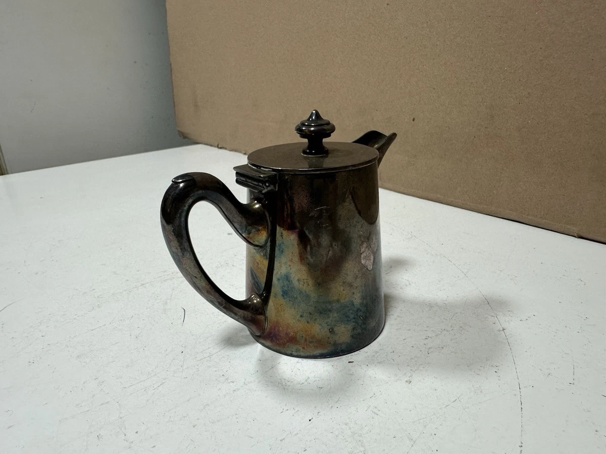 Ancienne cafetière ou théière en métal argenté Art Déco Deetjen