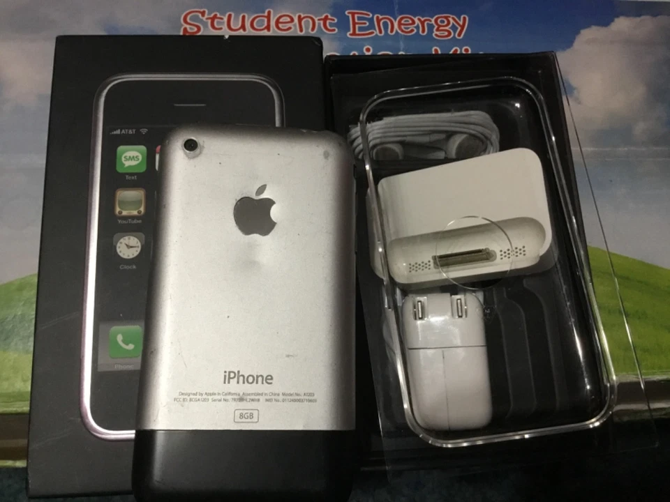  Apple iPhone 1st Generation 2G - 8GB - MA712LL/A - With Original Box ( Read )! - Image 3 of 4