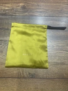 Sac à bijoux Gucci satin véritable rangement authentique doublé jaune gris