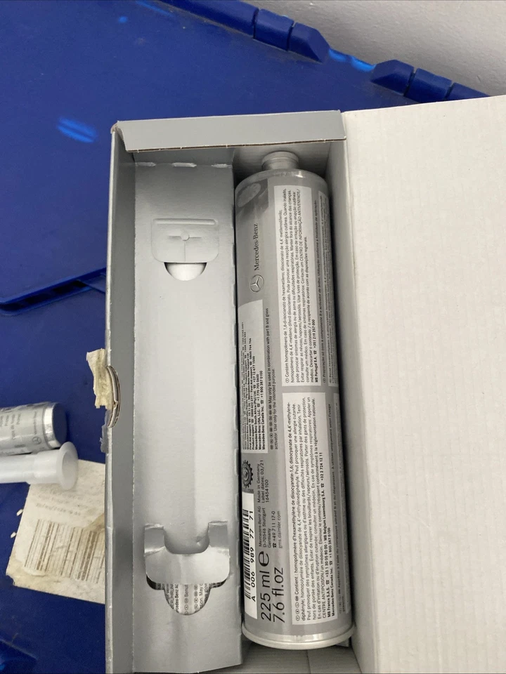 Kit de parabrisas adhesivo multiusos genuino Mercedes-Benz A0009894905 Foto 3 de 4