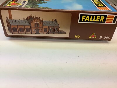 Faller - F120204 - Model Making - Station Quays - 2 Seats