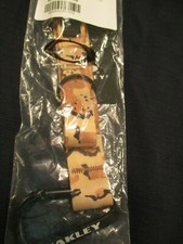 OAKLEY LARGE CARABINER B1B KEY RING DESERT CAMOUFLAGE W METAL CLAW LANYARD CHAIN