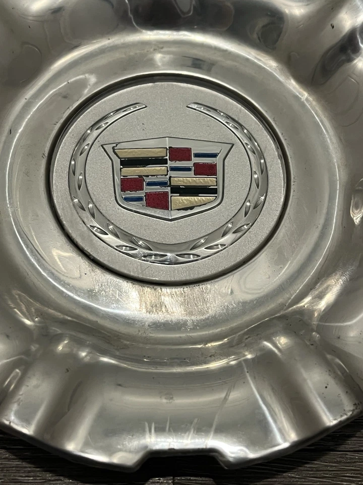 Tapa central rueda Cadillac SRX Premium 20" 7 radios 20965437 2013 2014 2015 2016 Foto 2 de 4