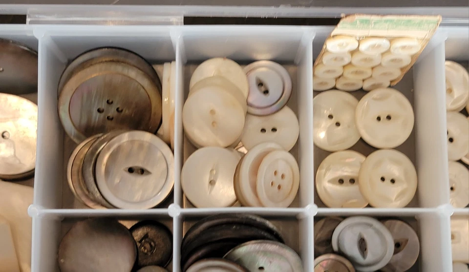 Antiguo Lote Vintage Botones Madreperla 170+ Botones Carcasa +más Foto 4 de 4